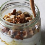 Yoghurt met peer en noten